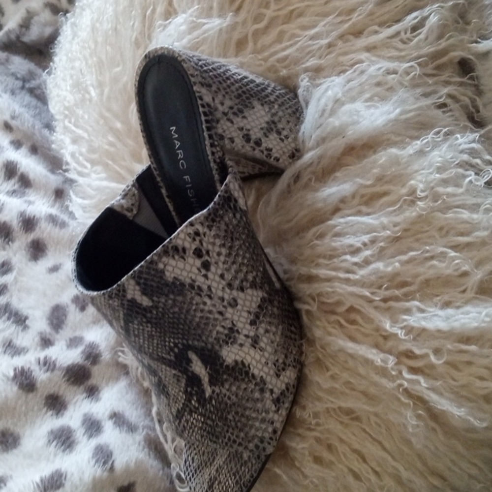 MARC FISHER Resa Snakeskin Embossed Block Heel open toe Slide on Sandals
